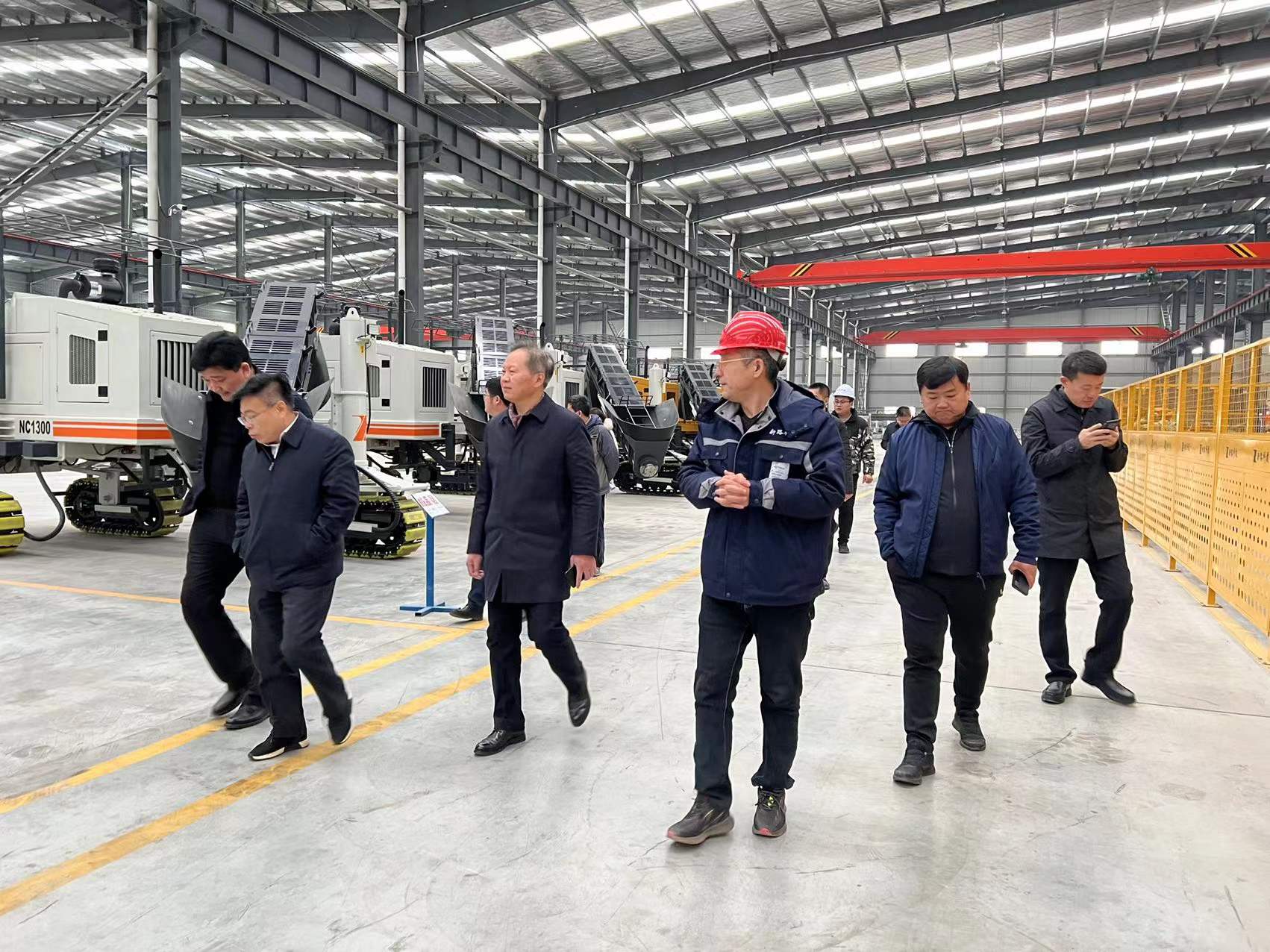 熱烈歡迎徐州市委市政府、淮海國(guó)際港務(wù)區(qū)、柳新鎮(zhèn)一行領(lǐng)導(dǎo)來(lái)我司參觀考察工作